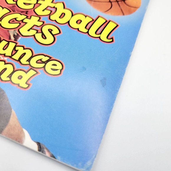 Vintage 90s Basketball Facts Sports Illustrated Kids Book Michael Jordan Cover - Picture 7 of 7